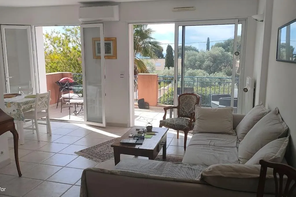 Appartement Moderne Sur Les Hauts De Bandol Apartment